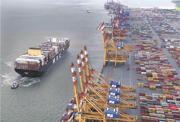 Seehäfen befürchten Folgen durch Coronavirus Auch am Container-Terminal in Bremerhaven dürfte man die Folgen der Coronavirus-Epidemie spüren.