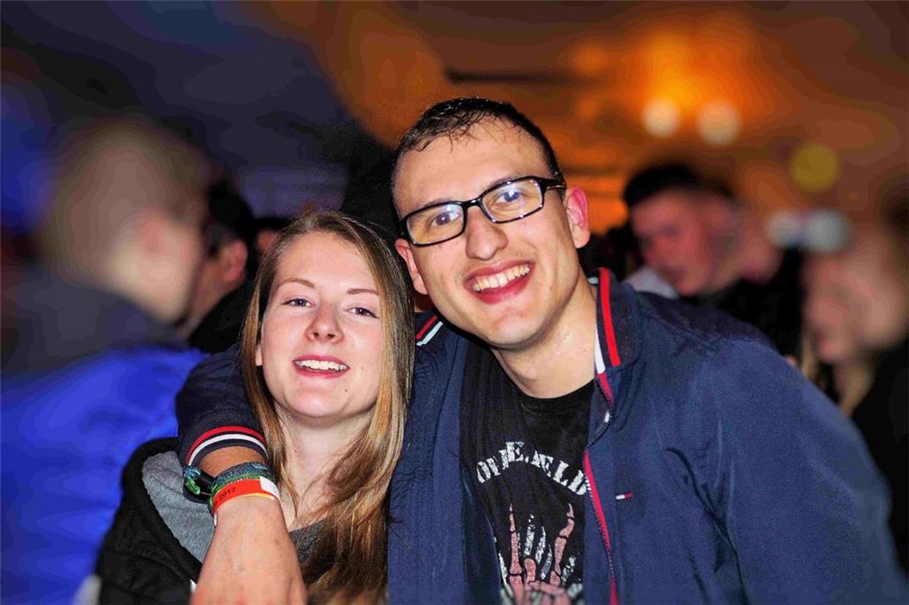 Auch am Sonnabend mit "Komboo" und DJ Axel steppte der Bär im Festzelt. Foto: Stehn