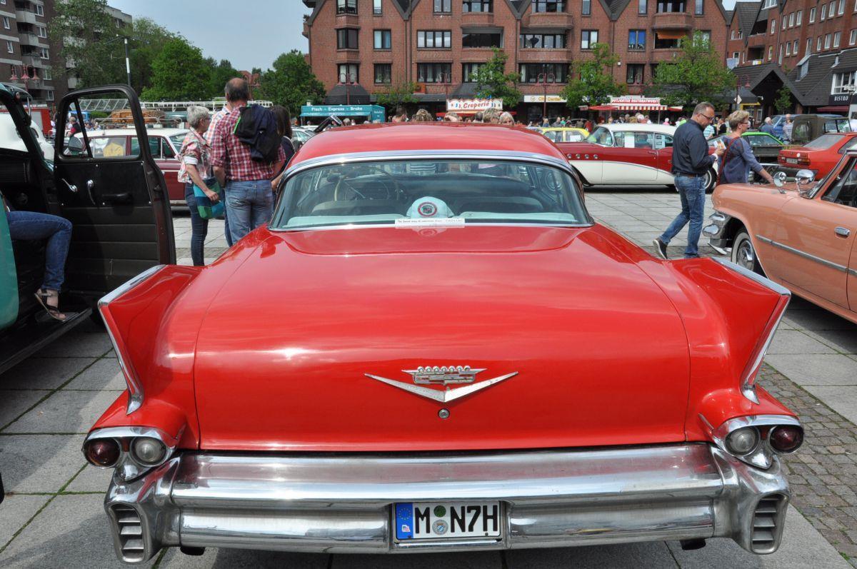 Oldtimer-Tage: Stelldichein der alten Autos in Nordenham Auch amerikanische Straßenkreuzer gibt es bei den Oldtimer-Tagen zu bestaunen.
