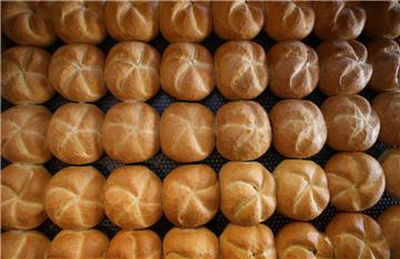 Auch an Weihnachten wollen viele Menschen in Bremerhaven und umzu nicht auf frische Brötchen verzichten.