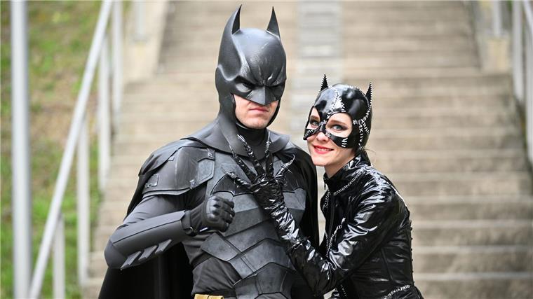 Cosplayer treffen sich auf der Buchmesse Auch Batman und Catwoman sind dabei.