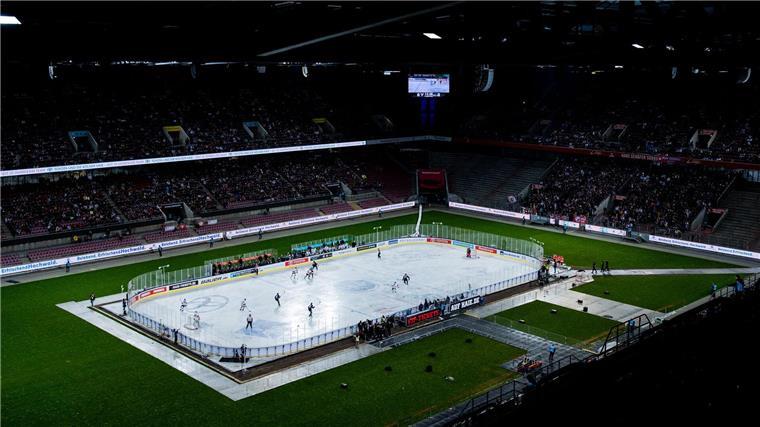 DEB bei WM-Eröffnungsevent 2027 auf DFL angewiesen Auch bei der WM 2027 soll ein Spiel unter freiem Himmel stattfinden.