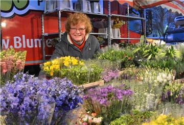 Auch Blumen Peters muss wegen der Verschärfung der Corona-Auflagen den Nordenhamer Wochenmarkt verlassen. 