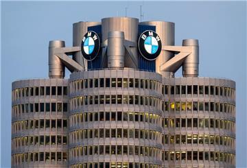 Auch BMW hat einen Gewinneinbruch erlitten.