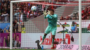 Auch dank Torwart Noah Atubolu stand beim SC Freiburg in Bremen die Null.