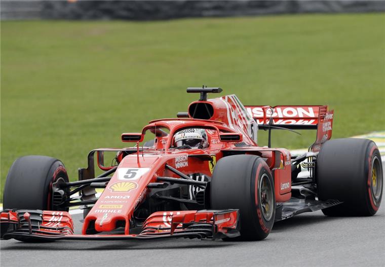 Zoff in Brasilien-Qualifikation: Vettel zerstört Kontrollwaage Auch das noch. Sebastian Vettel verstößt gegen Vorschriften beim Wiegen und demoliert in der Qualifikation zum Formel-1-Rennen von Brasilien auch noch unbeabsichtigt eine Auto-Waage. Das zieht eine Untersuchung nach sich. Die Pole geht an den fünfmaligen Weltmeister Lewis Hamilton.