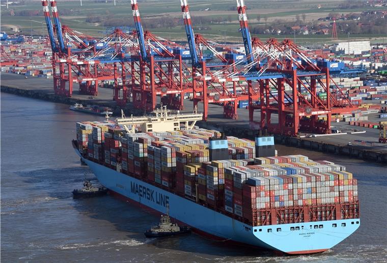 Keine Entlassungen bei der Arbeitskräftereserve im Hafen Auch das North Sea Terminal Bremerhaven (NTB) wird Beschäftigte vom Gesamthafenbetriebsverein (GHB) übernehmen. Foto: Scheer