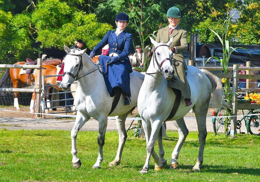 Auch das Reiten im Damensattel wurde elegant vorgeführt.