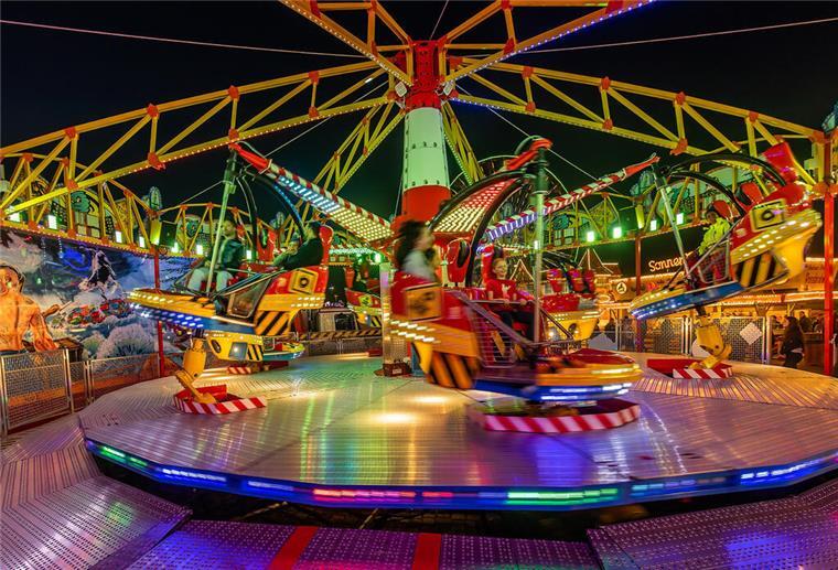 Gewinnt einen Bummelpass für den Bremerhavener Freimarkt! Das Fahrgeschäft Hurricane.
