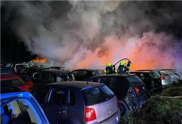 Auch der Brand bei einem Autoverwerter in Rotenburg soll auf das Konto der drei Verurteilten gehen.