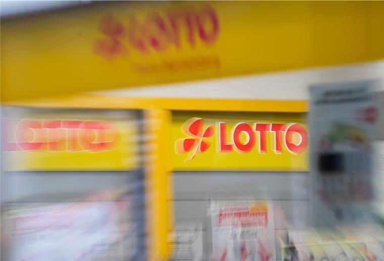 Zahl der Lotto-Millionäre in Niedersachsen gestiegen Auch der bundesweit vierthöchste Gewinn ging nach Niedersachsen: Ein Glückspilz gewann beim Klassiker „6 aus 49“ rund 36 Millionen Euro.