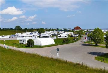 Auch der Campingplatz in Burhave soll ab 2023 von dem Kieler Tourismusunternehmen Regenbogen AG betrieben werden.