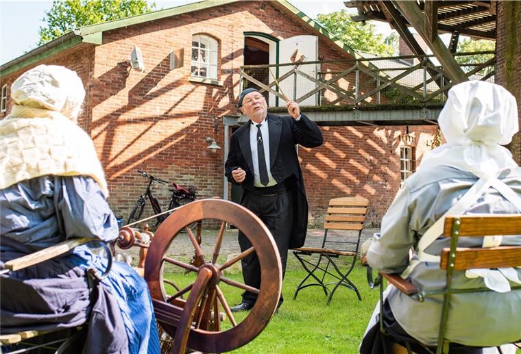 Seefeld: Warum waschbare Kondome von Nutzen sind Auch der Dorflehrer ist bei der Seefelder Mühle anzutreffen.