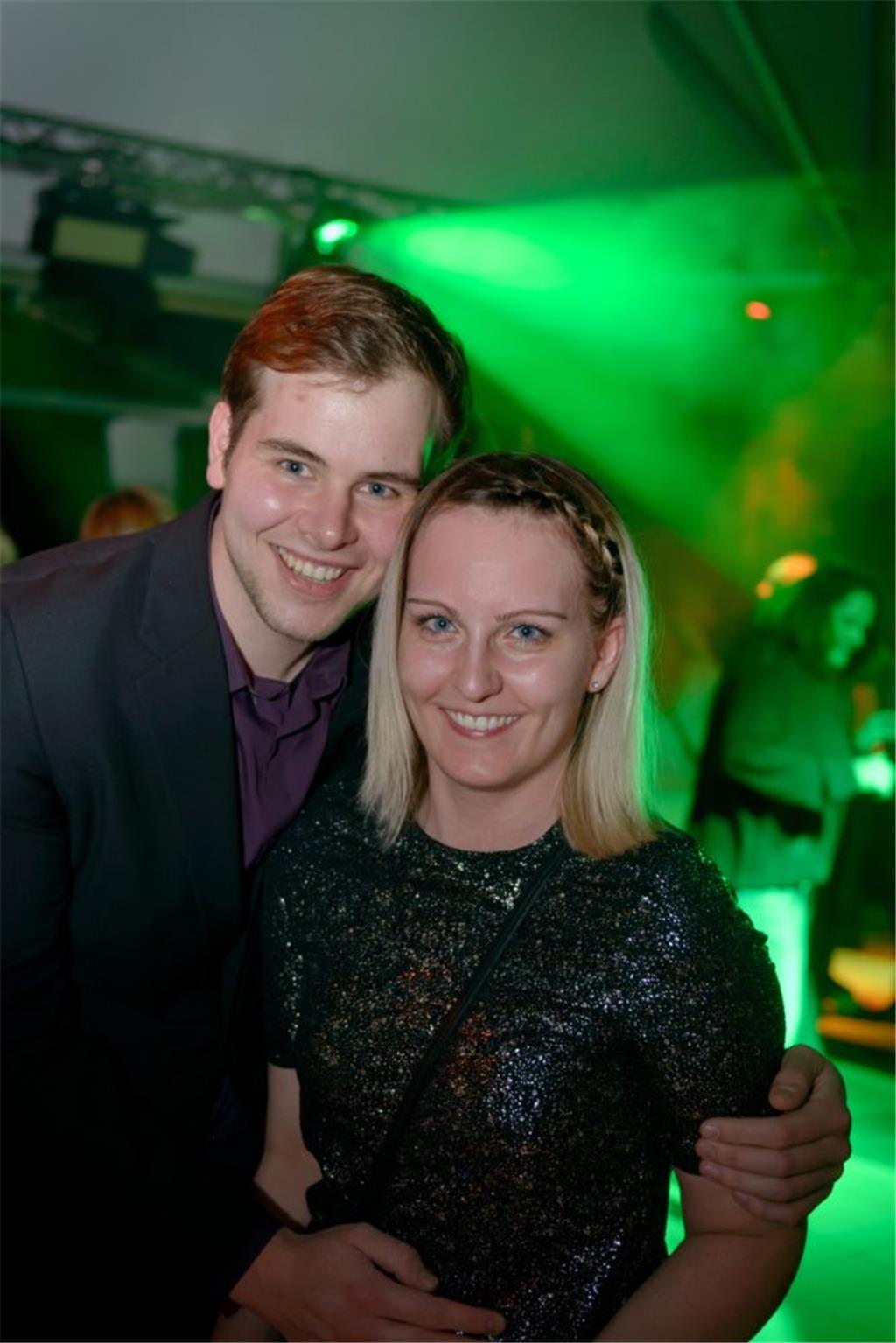Auch der ein oder andere jüngere Mensch hatte sich unter die Partygänger gemisch...