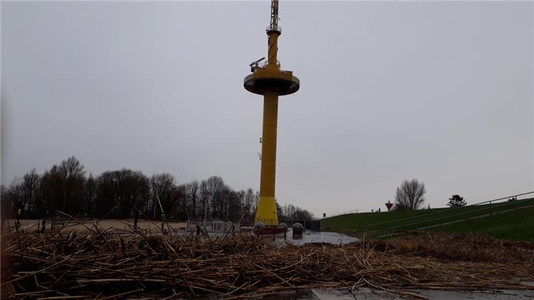 Sandstedt und Rechtenfleth: Gemeinde sperrt auch Strecken im Vordeichgelände Auch der Hafenbereich in Sandstedt ist überschwemmt worden und zur Zeit nicht befahrbar.