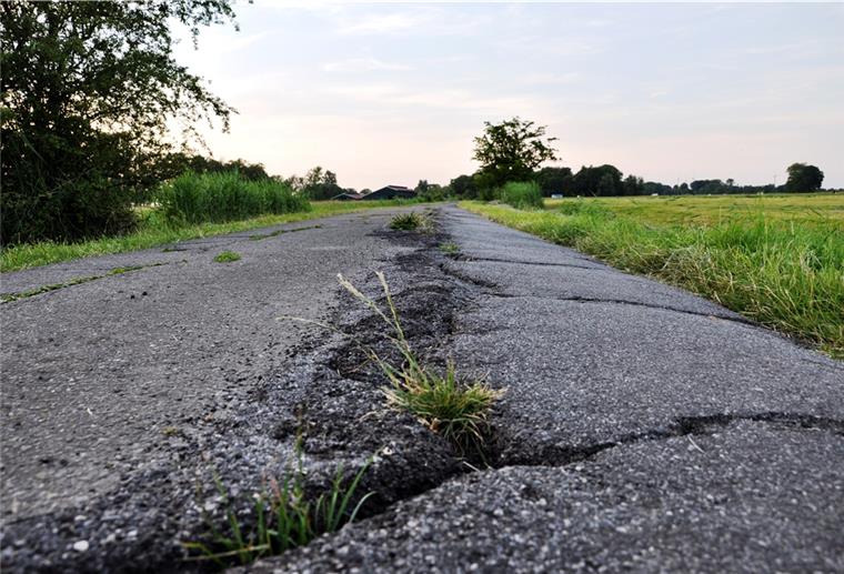 Stadt Nordenham will zwölf Straßen sanieren Auch der Klosterweg soll abschnittweise saniert werden. Das wird die Anwohner ebenso erfreuen wie die Radfahrer, die diese Verbindung von Moorsee Richtung Ahndeich nutzen.