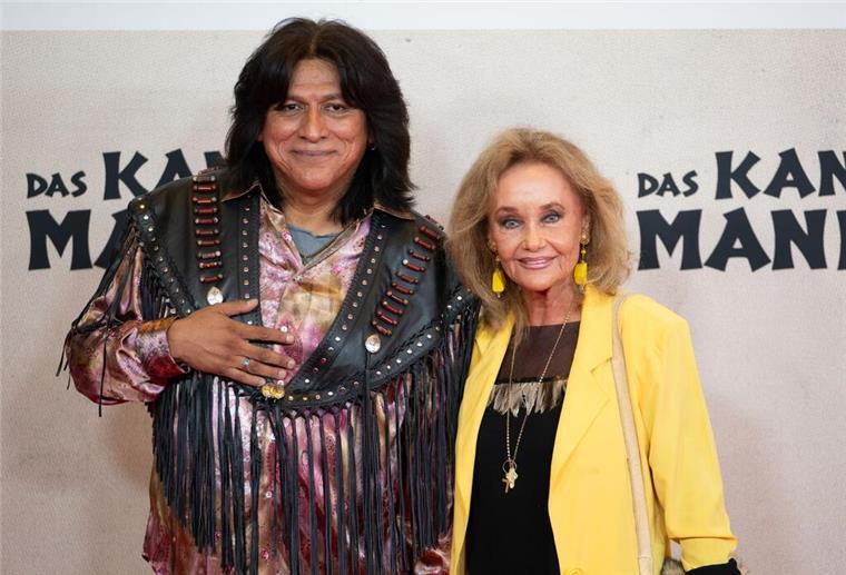 Auch der Schauspieler Alan Tafoya, Jicarilla Apache aus New Mexico, war dabei - und die Witwe des ehemaligen „Winnetou“-Darstellers Pierre Brice, Hella Brice.