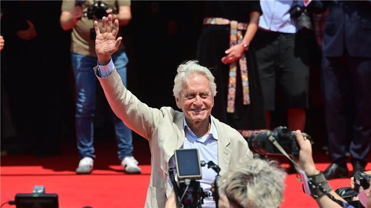 Hauptpreis des Karlsbader Festivals geht an Aussteiger-Doku Auch der US-Schauspieler und Produzent Michael Douglas gab sich in diesem Jahr beim Karlsbader Filmfestival die Ehre. (Archivbild)