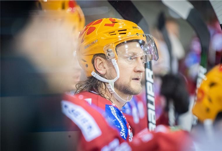 Pinguins basteln am neuen Kader Auch der Vertrag von Kapitän Mike Moore läuft aus, der seit sechs Jahren die Identifikationsfigur bei den Pinguins ist.