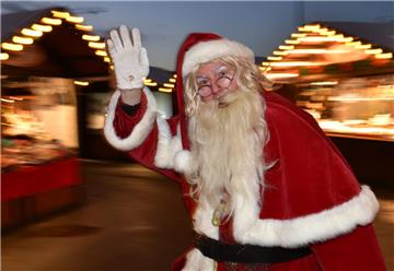 Auch der Weihnachtsmann schaute auf den zahlreichen Weihnachtsmärkten im Landkreis Cuxhaven am Wochenende vorbei. 
