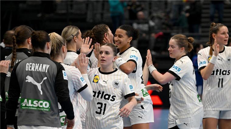 Angst vor Blutflecken: Handballerinnen wollen dunkle Hosen Auch Deutschlands Handballerinnen spielen teilweise in weißen Hosen. (Archivbild)