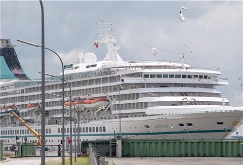 Auch die „Artania“ (Phoenix Reisen) wird vor Mitte September wohl keine Passagiere aufnehmen.