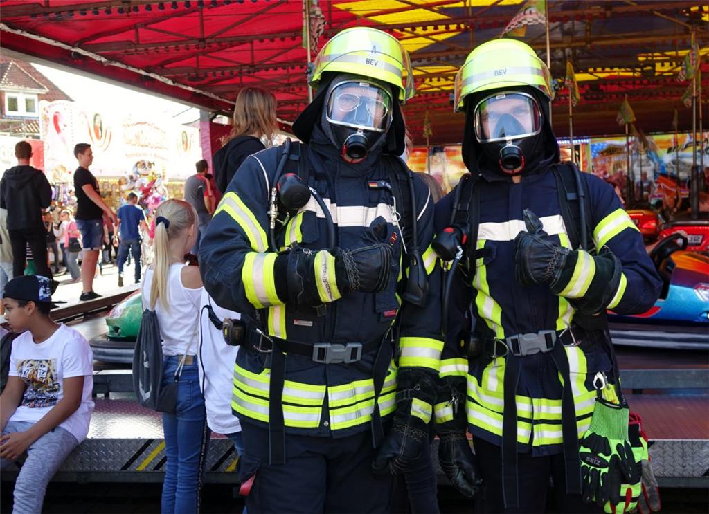 Auch die Feuerwehr ist da.Herbstmarkt in Beverstedt. Foto: Heins