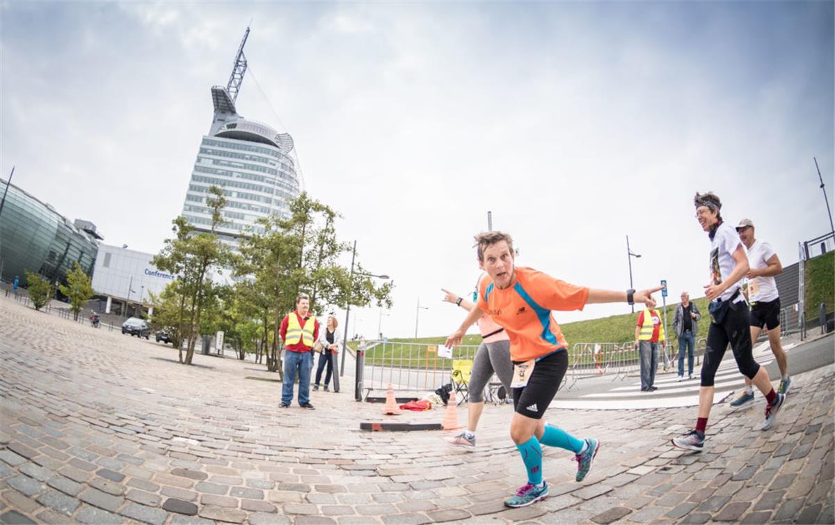 City-Marathon führt durch die Havenwelten von Bremerhaven Auch die Kinder hatten beim Citymarathon in Bremerhaven großen Spaß. Foto: Hartmann