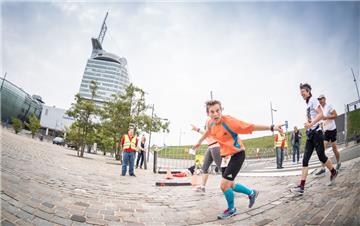 Auch die Kinder hatten beim Citymarathon in Bremerhaven großen Spaß. Foto: Hartmann