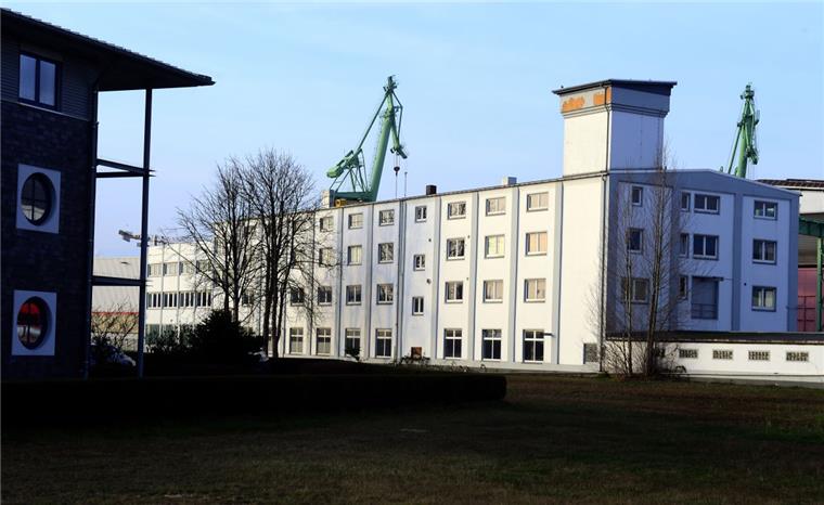 Bremerhaven braucht 80 Millionen Euro für Flüchtlinge Auch die leer stehenden einstigen Seebeck-Werft-Werkstätten sind als Flüchtlingsunterkunft im Gespräch.