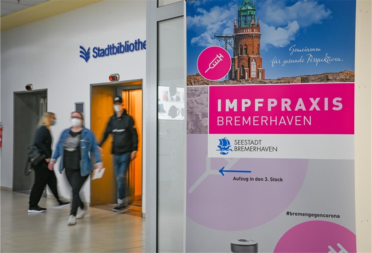 Impfzentren bleiben bis Jahresende am Start Auch die Mitarbeiter in der Impfpraxis im Bremerhavener Hanse-Carré dürften sich über die gute Nachricht freuen.