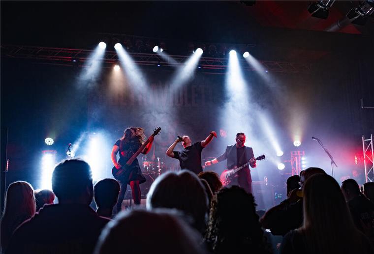 Rock on Isens: Jetzt in Bildern erleben! Auch die Nordenhamer Band Ultraviolett spielte am Freitagabend beim Rock on Isens und begeisterte wie gewohnt ihre Fans.
