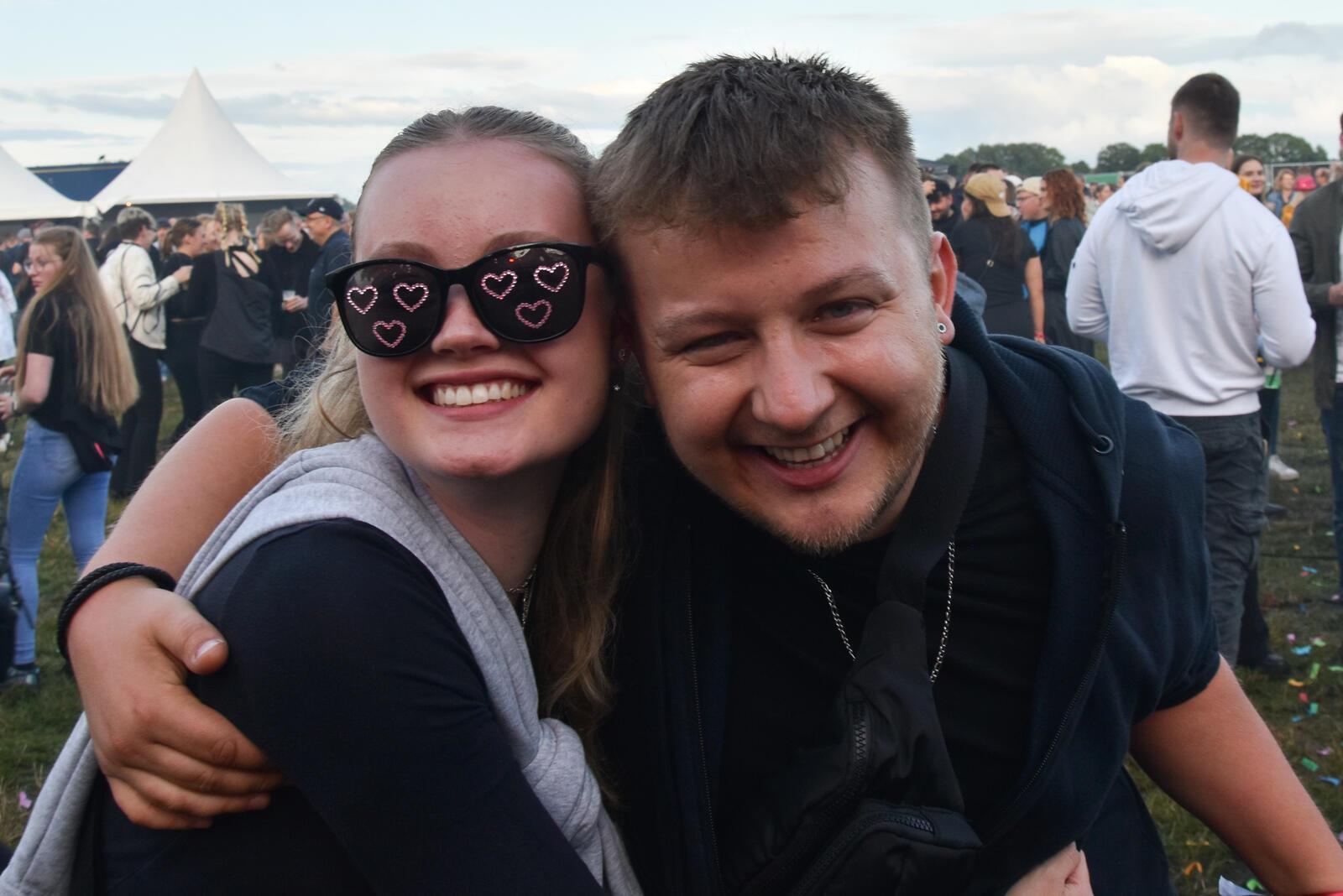 Auch dieses Duo hat sich schnell vor die Kamera geschmissen, das Foto ist trotz ...