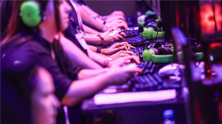 Auch dieses Jahr wird bei der Gamescom wieder großer Andrang an den Gaming-Computern erwartet. (Archivbild)