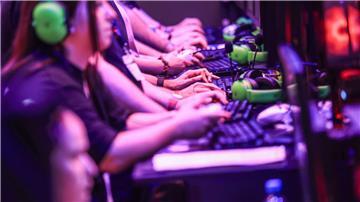 Auch dieses Jahr wird bei der Gamescom wieder großer Andrang an den Gaming-Computern erwartet. (Archivbild)
