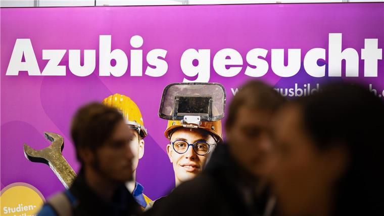 IHK-Umfrage: Viele Betriebe finden keine Azubis Auch drei Wochen nach Ausbildungsbeginn gibt es in Niedersachsen noch Tausende offene Stellen. (Archivbild)