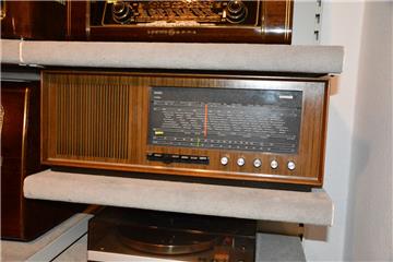 Auch ein Radio aus den 70ern findet sich in Schmidtmanns Sammlung. Die Unterschiede sind deutlich erkennbar.