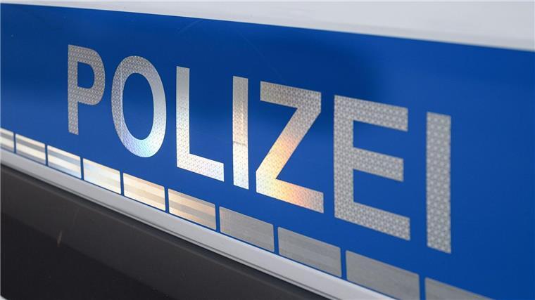 Auch eine Einsatzhundertschaft, die sich auf dem Rückweg von einem Fußballspiel befand, wurde nach Rotenburg geschickt.