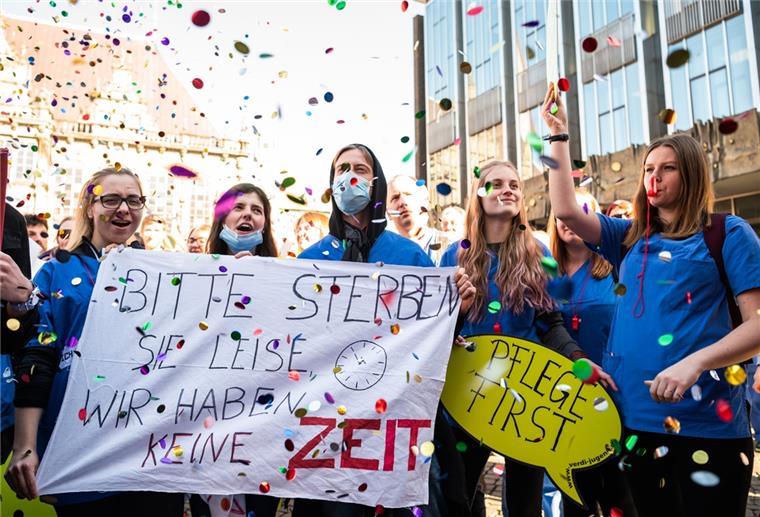 Verhandlungen: Erzieherinnen und Co wollen mehr Geld Auch einige Beschäftigte in der Pflege sind betroffen. Ihre Arbeit wurde während des Lockdowns besonders gelobt.