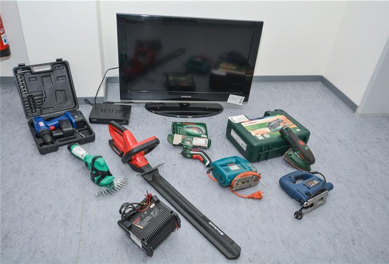 Schlag gegen Fahrraddiebe in Bremervörde Auch Elektrogeräte und Werkzeuge fand die Polizei in den durchsuchten Wohnungen.