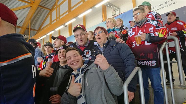 Pinguins-Fans verschicken Weihnachtsgrüße im Foto-Format Auch Familie Asendorf hat Weihnachtsgrüße geschickt.