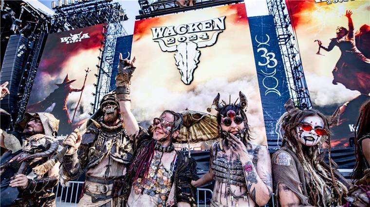 Auch Fantasy-Darsteller waren im Infield zu sehen.