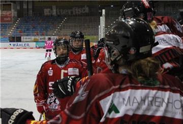 Auch Frauen haben Spaß beim Eishockey. Der Girls Day ist eine tolle Werbeaktion.
