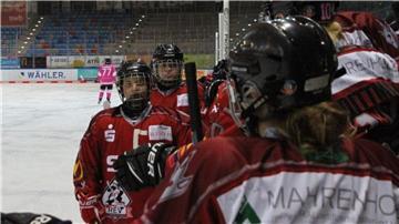 Auch Frauen haben Spaß beim Eishockey. Der Girls Day ist eine tolle Werbeaktion.