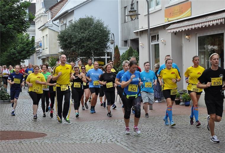 Auch für dieses Jahr hofft das Organisationsteam auf viele Starterinnen und Starter beim Braker OLB-hkk-Lauf. Das Foto entstand vor der Corona-Pause beim Wettbewerb 2019.