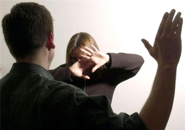 Landkreis Rotenburg: Ansage gegen Gewalt liegt auf dem Frühstückstisch Auch im Landkreis Rotenburg ist Gewalt gegen Frauen ein Alltagsphänomen. Darauf macht die Brötchentüten-Aktion aufmerksam.