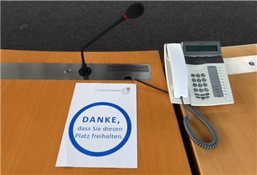 Auch im Plenarsaal des Thüringer Landtages gelten besondere Corona-Sciherheitsmaßnahmen: Das Kabinett hat jetzt die Kontaktbeschränkungen zum 13. Juni aufgehoben. 