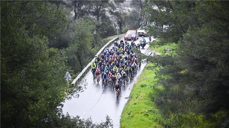 Schnee bei Paris-Nizza: Vingegaard zeigt Schwäche Auch im vergangenen Jahr gab es schlechtes Wetter bei Paris-Nizza.