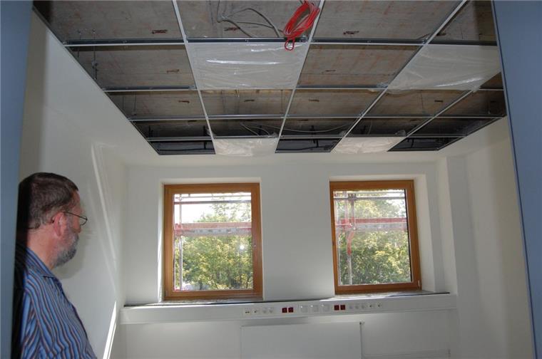 Kreishaus in Brake wird Etage für Etage saniert Auch im zweiten Obergeschoss sind die Büros fast fertig, die mit neuen Fenstern und LED-Beleuchtung ausgestattet wurden.