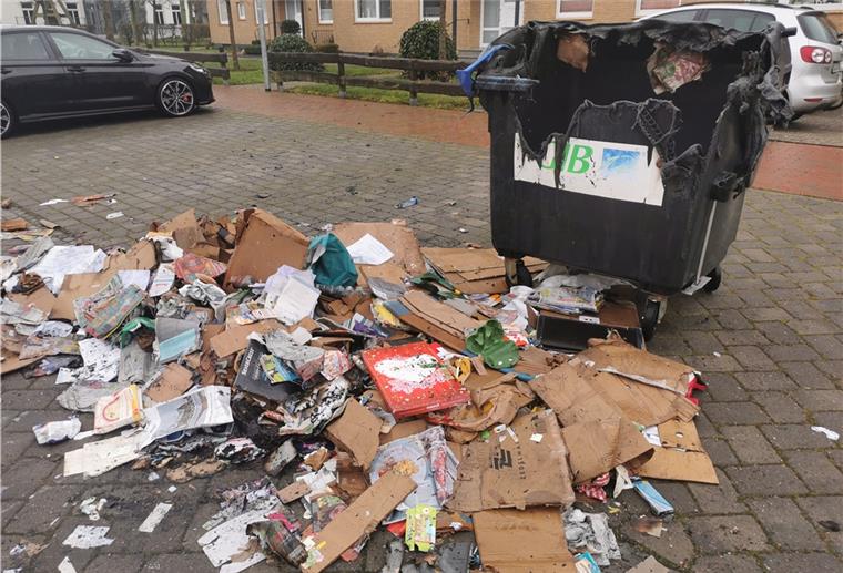 Abfallcontainer brennen in Nordenham Auch in der Nordenhamer Schulstraße zündeten Brandstifter einen Container an.